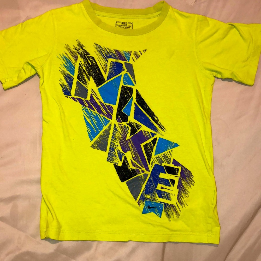 Boys Nike shirt size small 8/10
